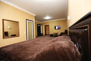 Гостиница Gold Mais Махачкала Классический двухместный номер с 1 кроватью и ванной-1