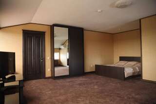 Гостиница Gold Mais Махачкала Классический двухместный номер с 1 кроватью и ванной-3